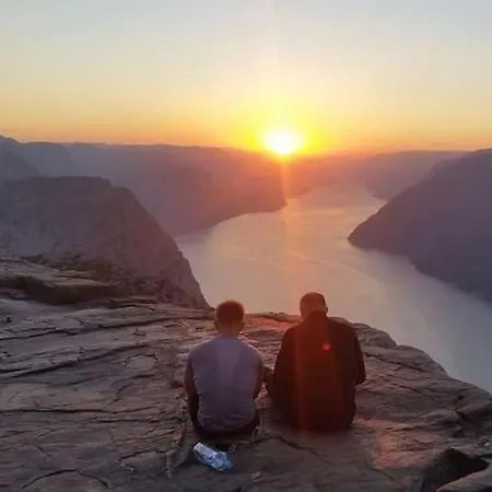 Naer Prekestolen Hjelmeland