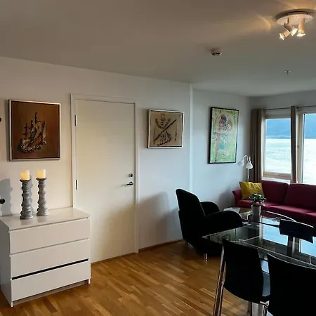 Naer Prekestolen * Hjelmeland