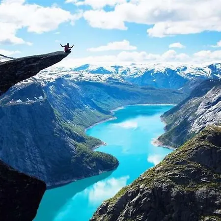 Naer Prekestolen * Hjelmeland