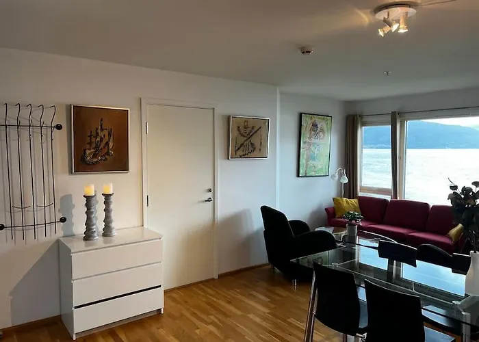 Naer Prekestolen * Hjelmeland